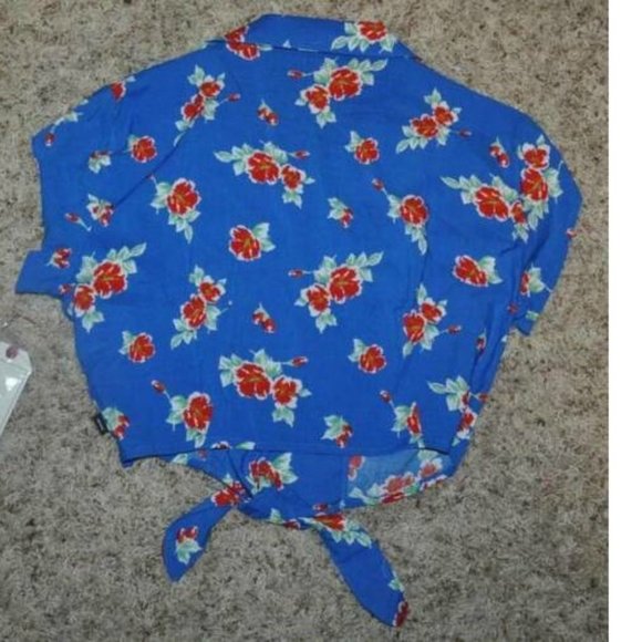 Womens Crop Top Adam Levine Blue Floral XL Short Sleeve Button Up Camp Tie Hem - Picture 3 of 3